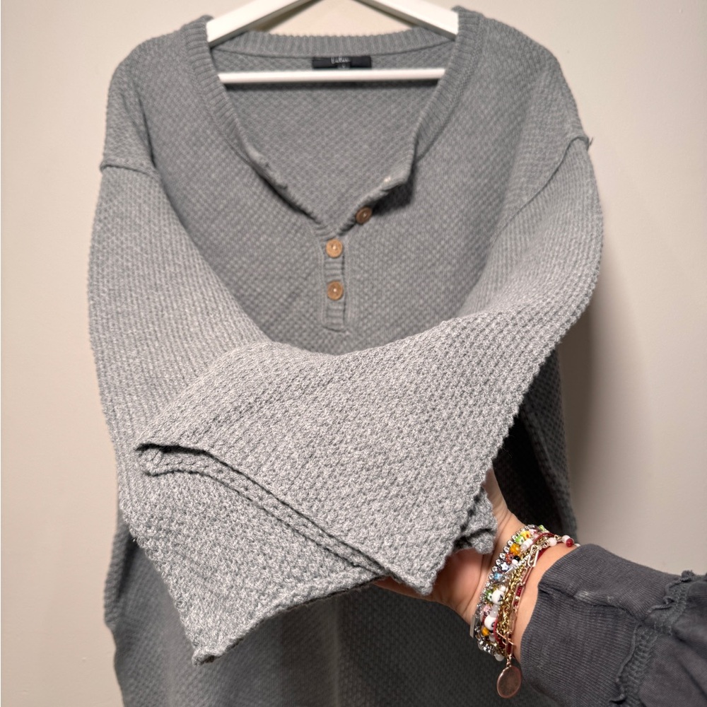 Lulu’s Textured Henley Knit Pullover — Light Grey (Size small) - Picture 2 of 6